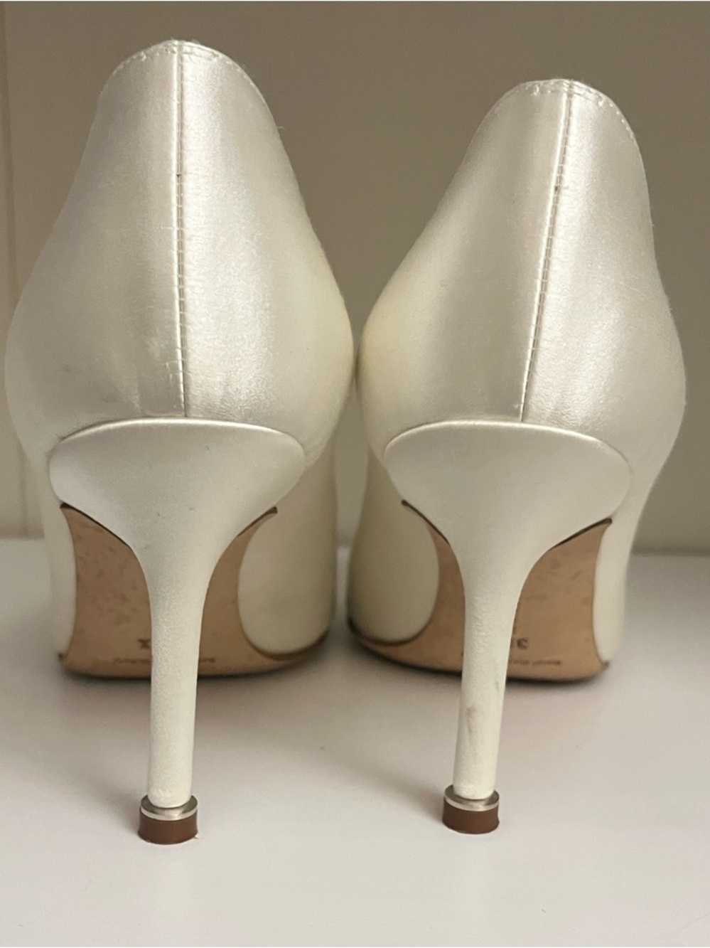 Manolo Blahnik Hangisi 90 Satin Pump with Blue Crystal Buckle 35.5 - Picture 9 of 15